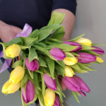 Композиция цветов #53 в шляпной коробке «Дебра» от интернет-магазина «Я люблю цветы»в Троицке